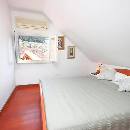 Bohemian Center - 2 Bedroom