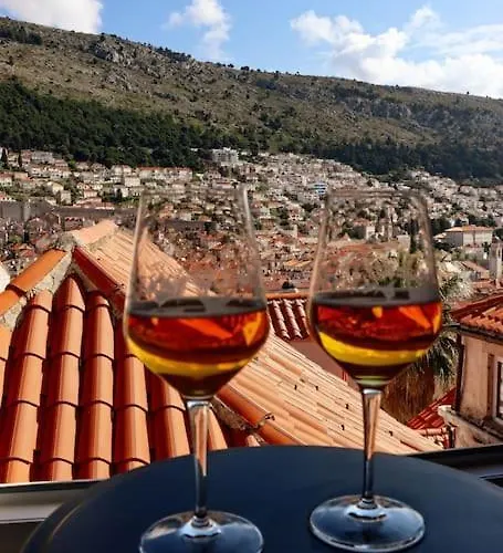 דירה Hidden Stone House