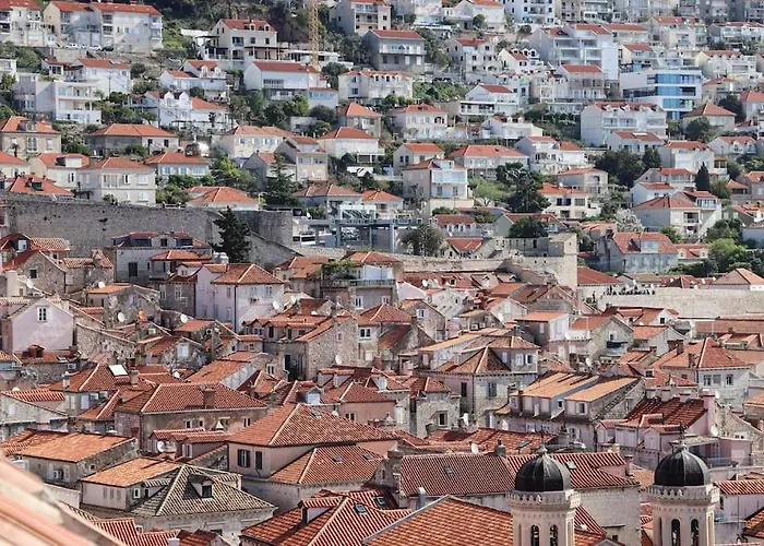 Hidden Stone House דירה